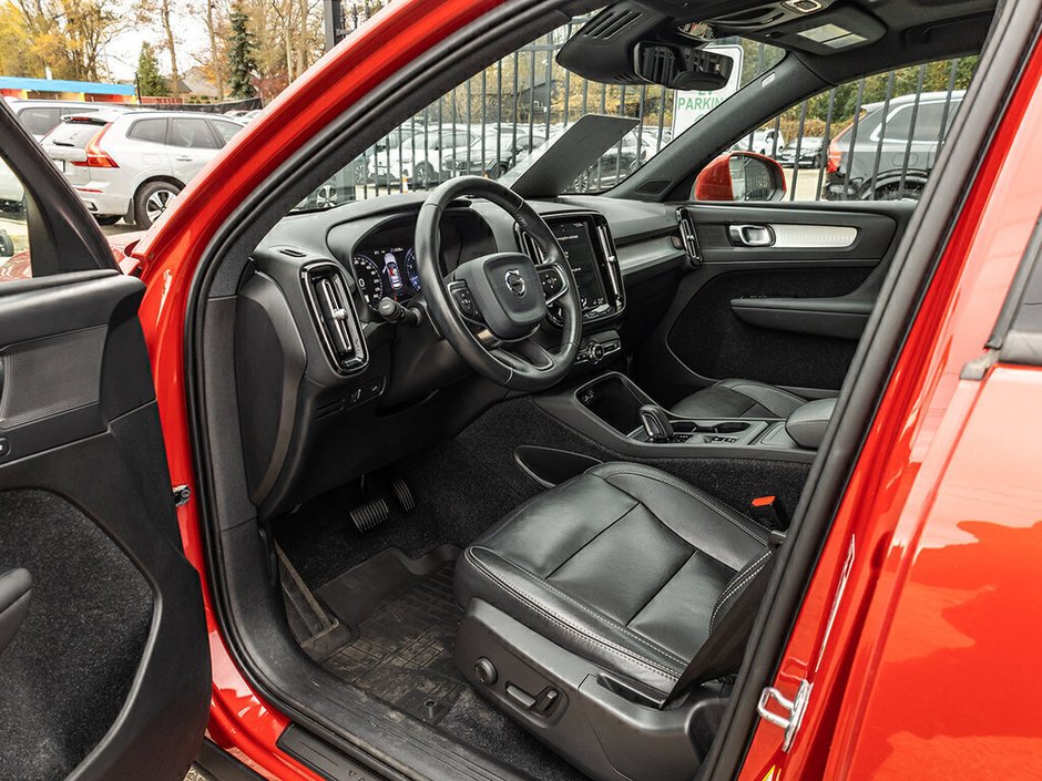 2020 Volvo XC40 Momentum-6