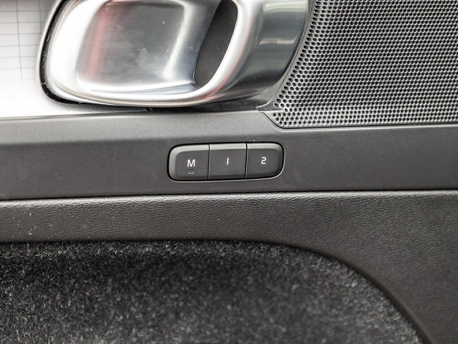 2020 Volvo XC40 Momentum-12