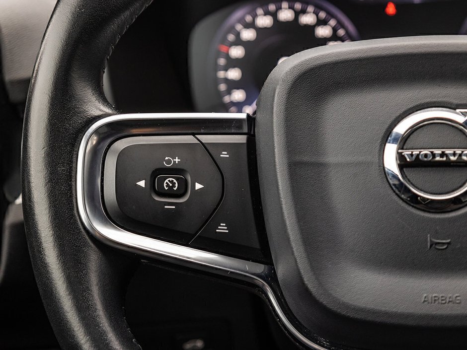 2020 Volvo XC40 Momentum-8