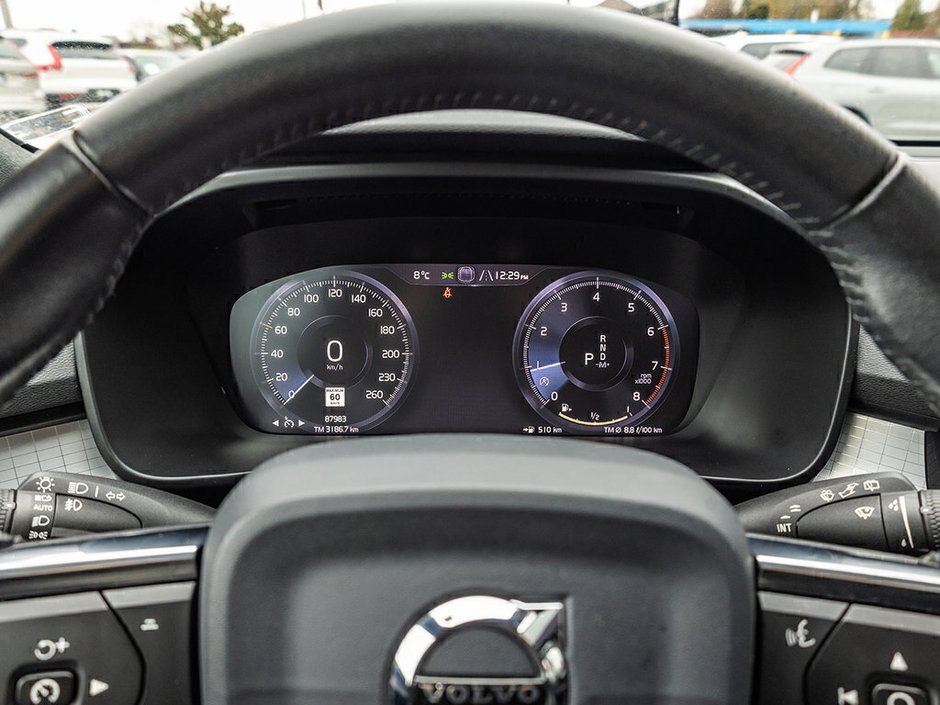 2020 Volvo XC40 Momentum-9