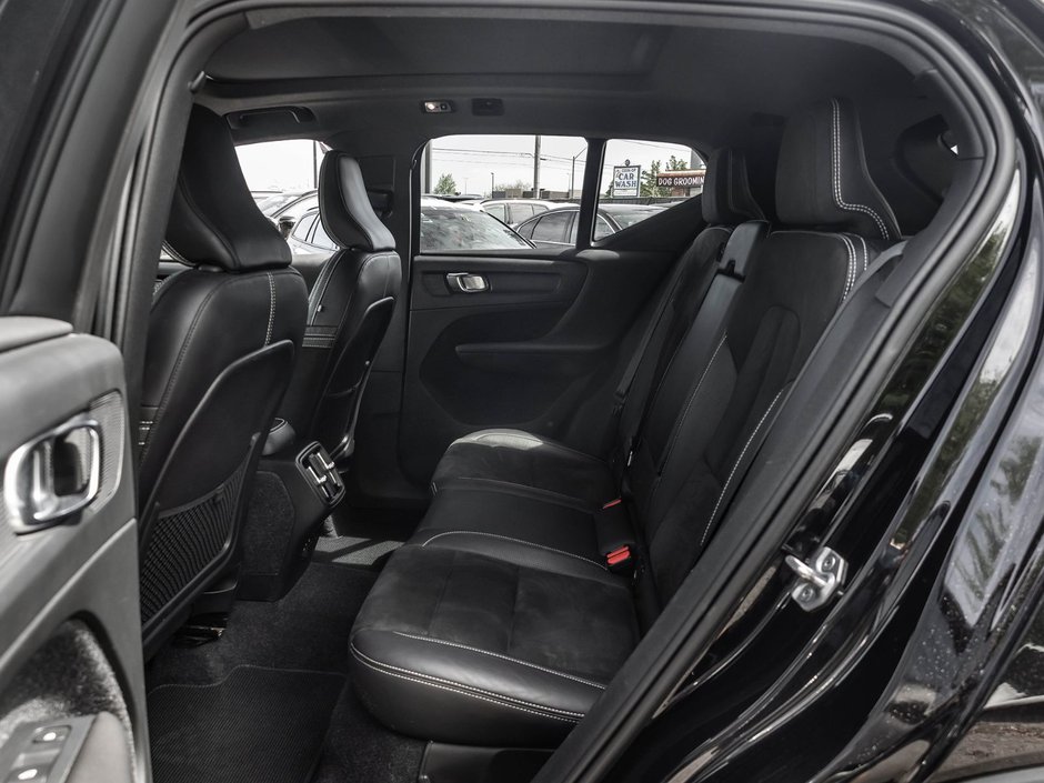 2020 Volvo XC40 R-Design-24