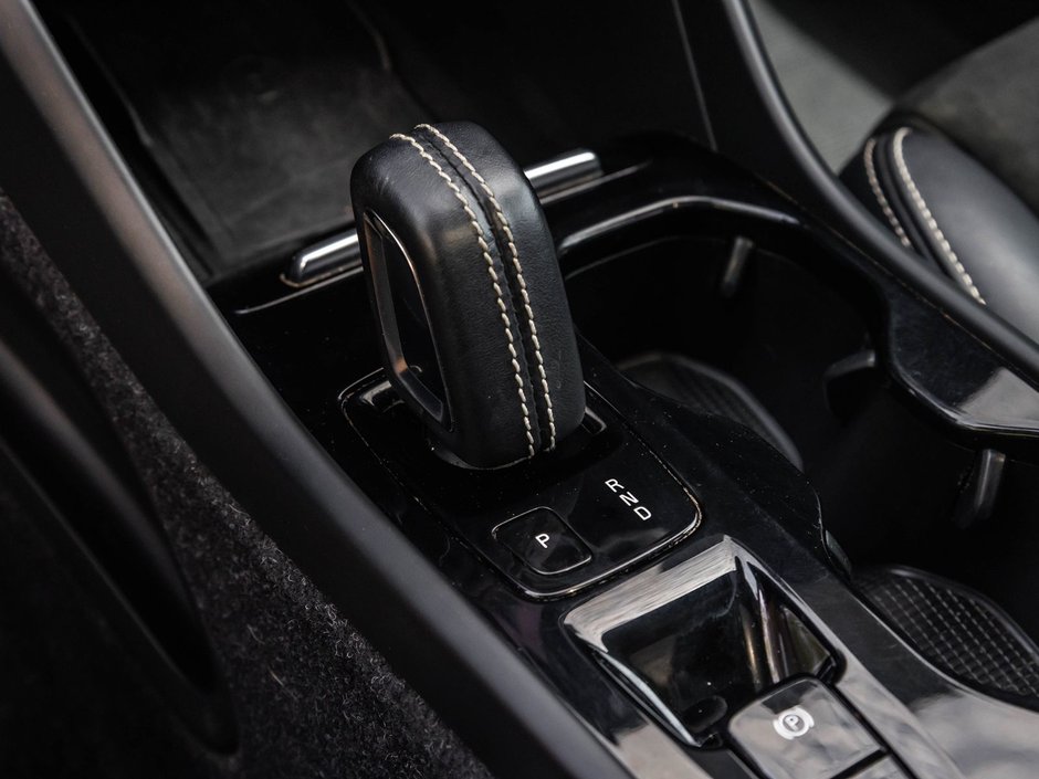 2020 Volvo XC40 R-Design-16