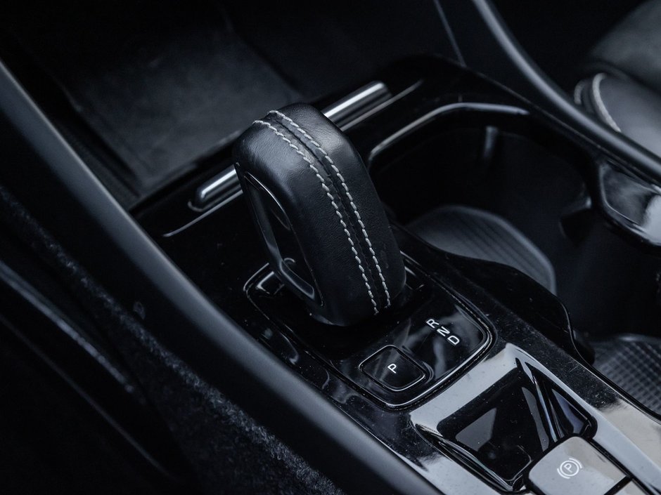 2020 Volvo XC40 R-Design-15