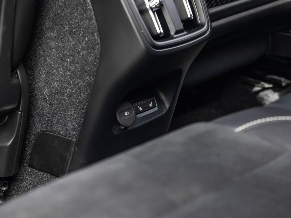2020 Volvo XC40 R-Design-25