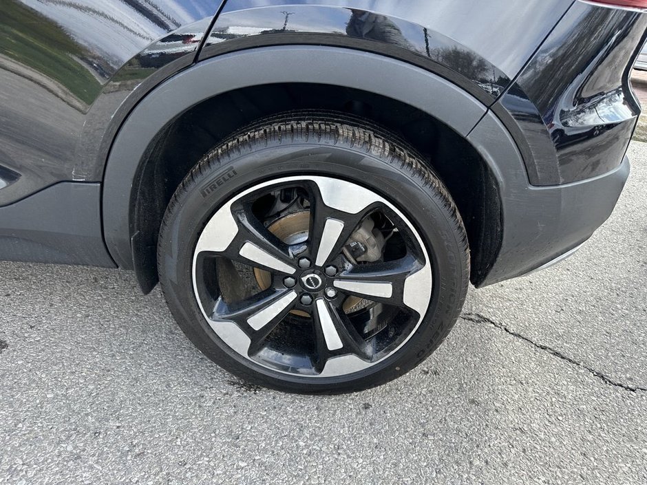 2021 Volvo XC40 Momentum-21