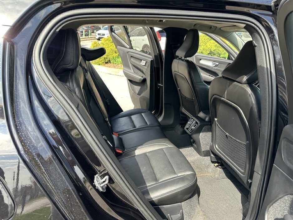 2021 Volvo XC40 Momentum-13