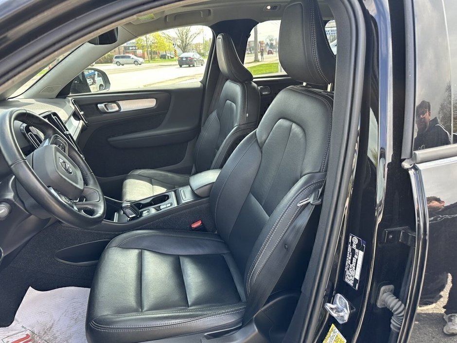 2021 Volvo XC40 Momentum-9