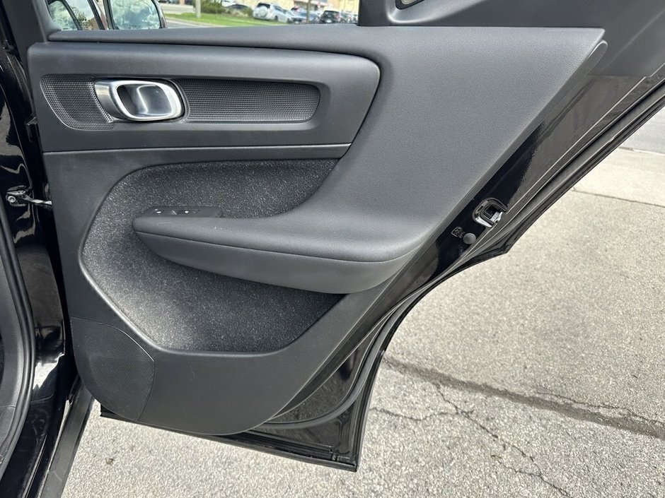 2021 Volvo XC40 Momentum-16