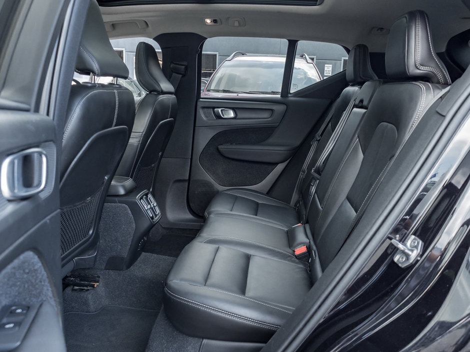 2021 Volvo XC40 Momentum-23