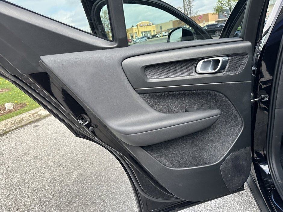 2021 Volvo XC40 Momentum-17
