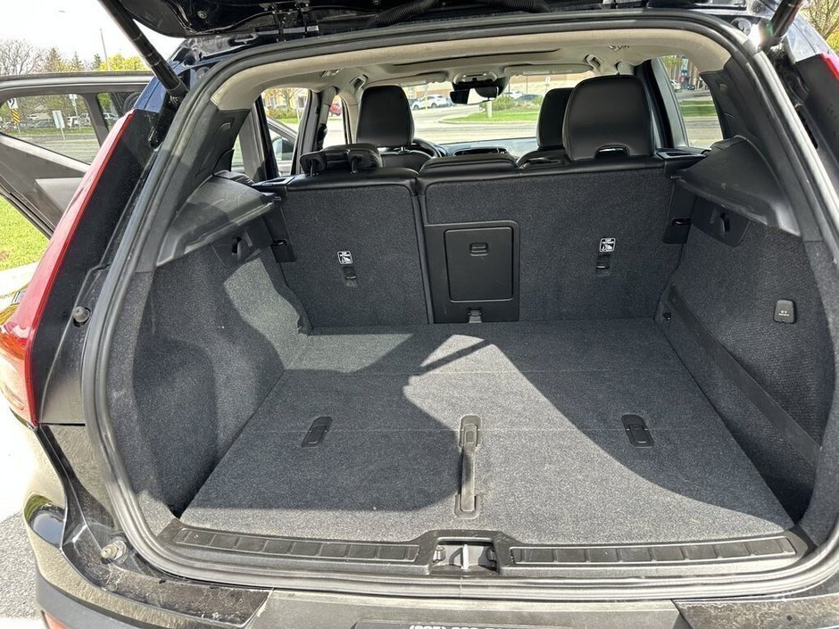 2021 Volvo XC40 Momentum-12