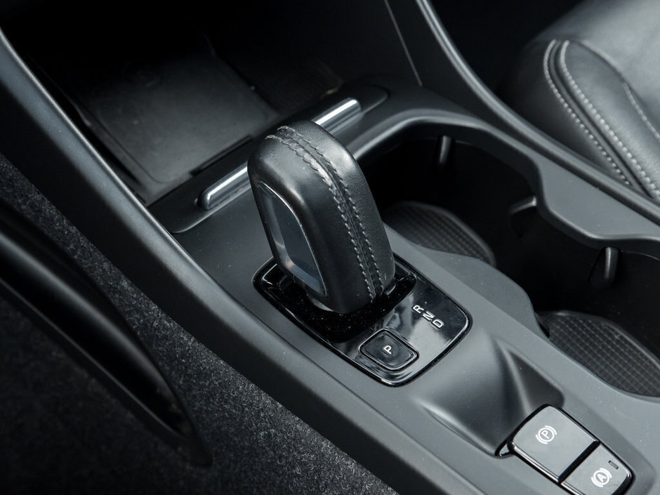 2021 Volvo XC40 Momentum-16