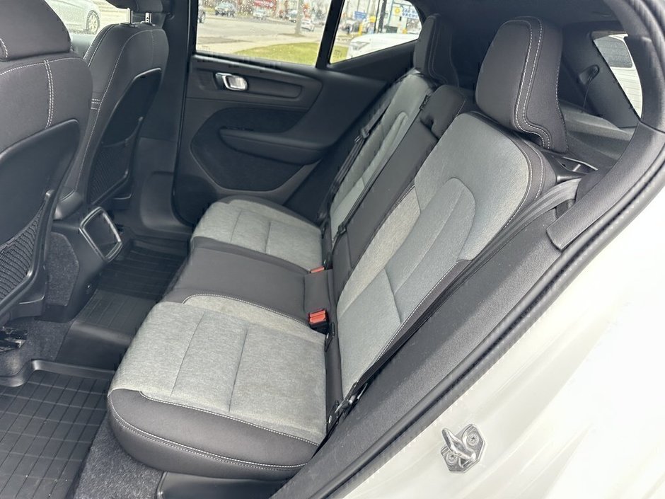 2021 Volvo XC40 Momentum-12