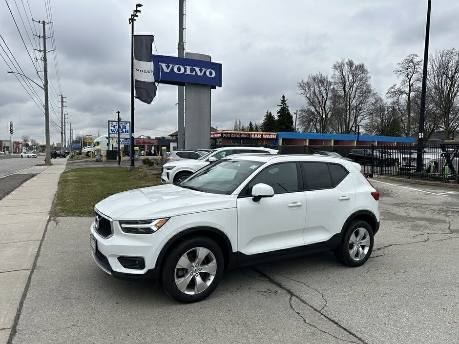 2021 Volvo XC40 Momentum-0