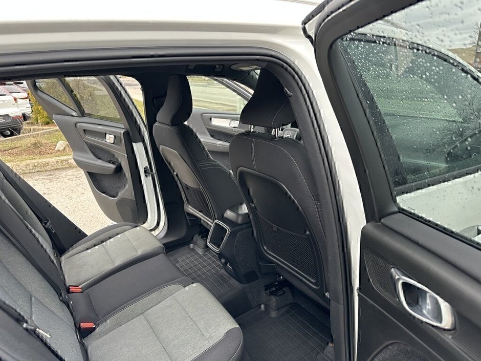 2021 Volvo XC40 Momentum-14
