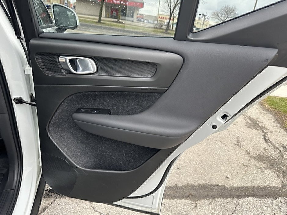2021 Volvo XC40 Momentum-19