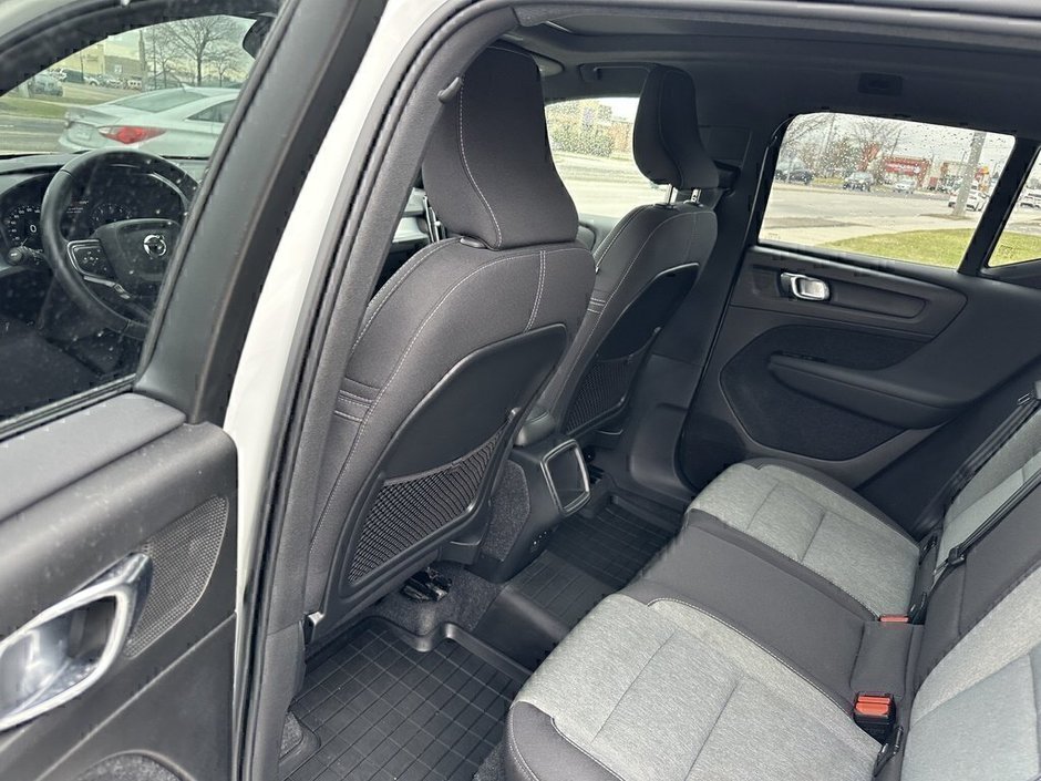 2021 Volvo XC40 Momentum-11