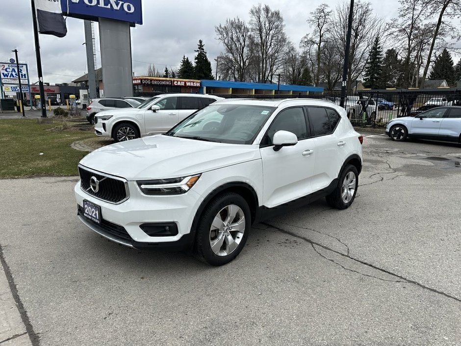 2021 Volvo XC40 Momentum-1