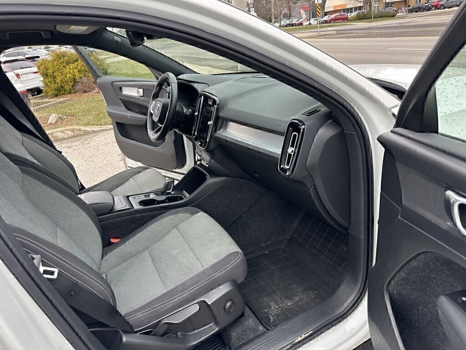 2021 Volvo XC40 Momentum-16