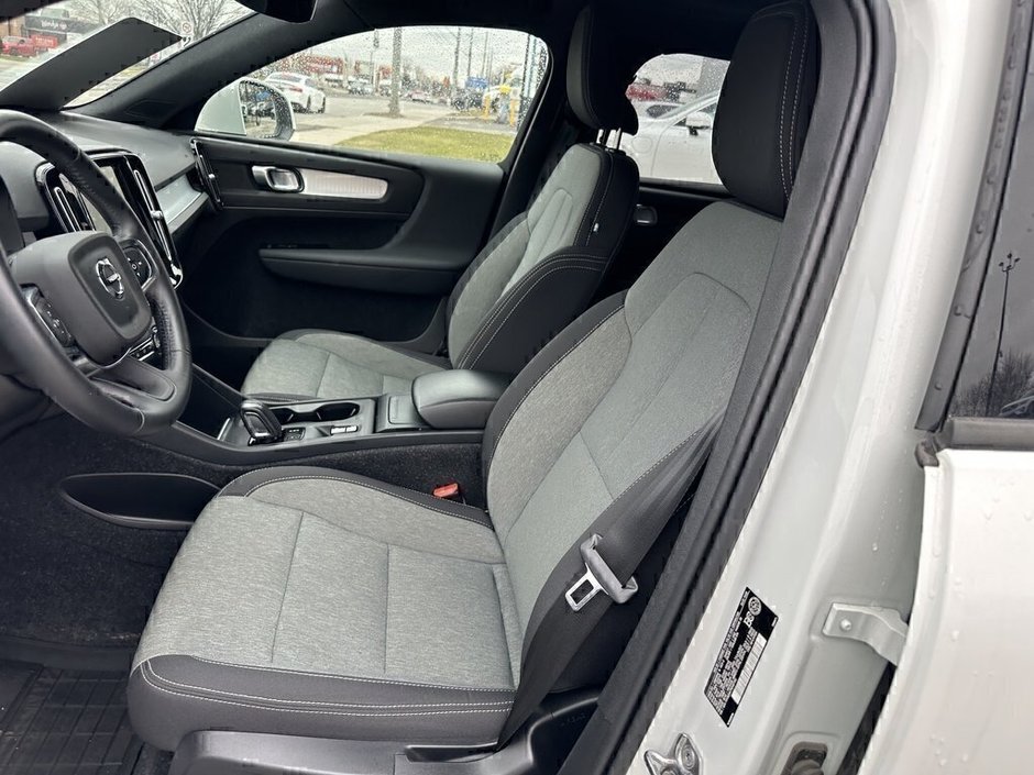 2021 Volvo XC40 Momentum-10