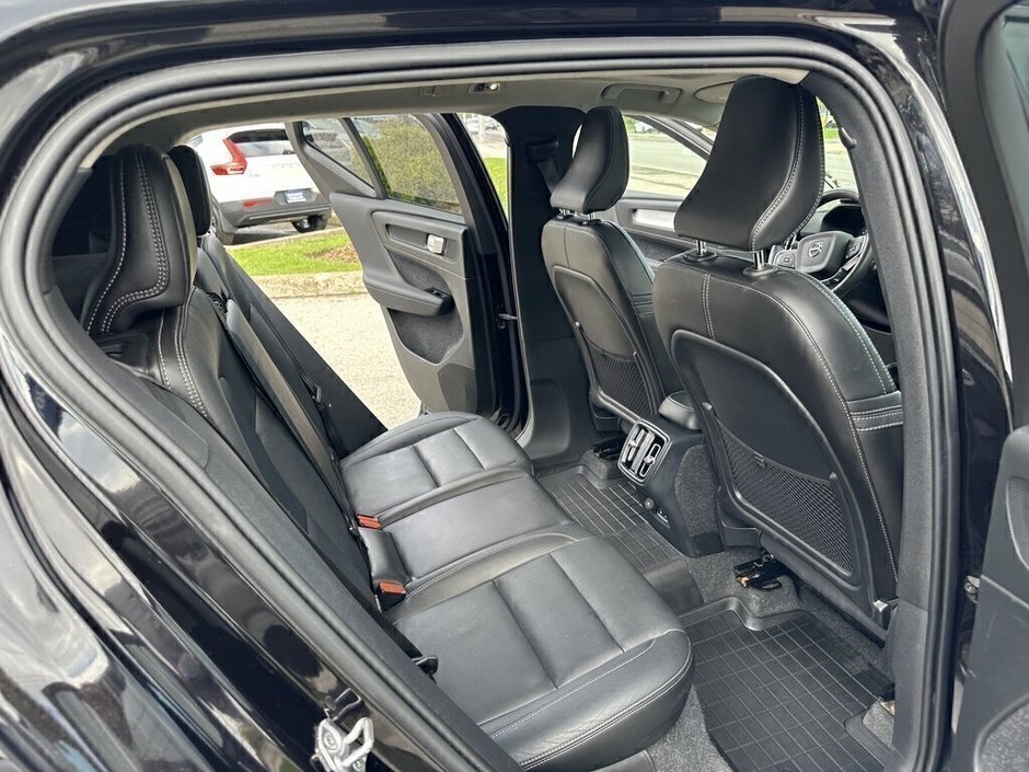 2021 Volvo XC40 Momentum-14