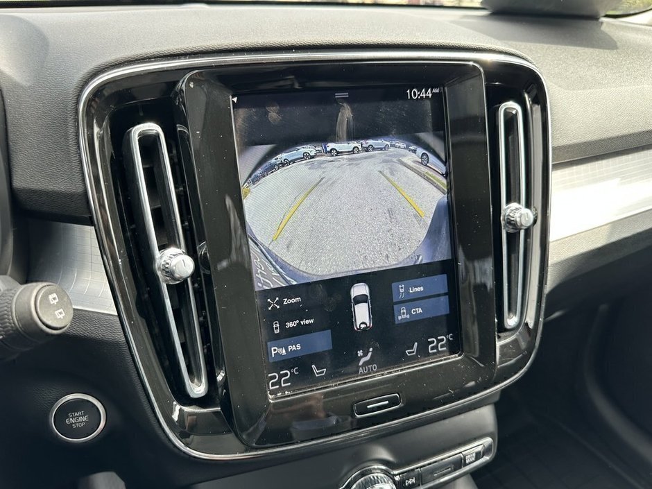 2021 Volvo XC40 Momentum-25