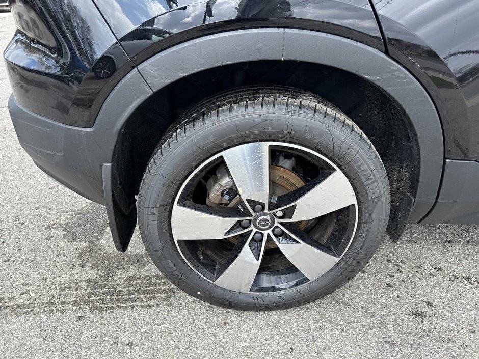 2021 Volvo XC40 Momentum-21