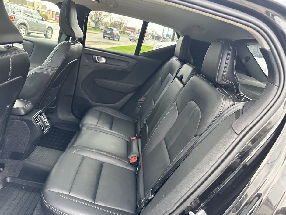 2021 Volvo XC40 Momentum-12