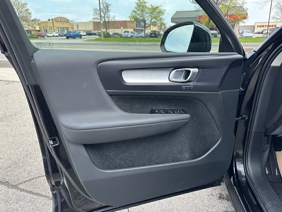 2021 Volvo XC40 Momentum-19