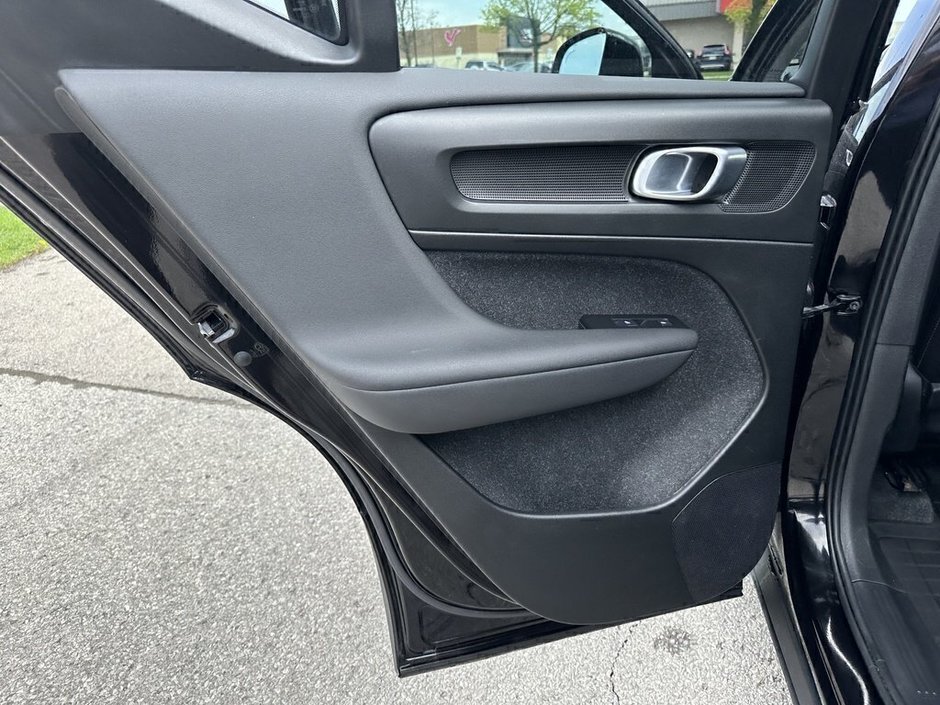 2021 Volvo XC40 Momentum-18