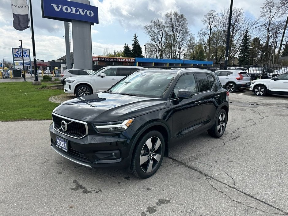 2021 Volvo XC40 Momentum-1