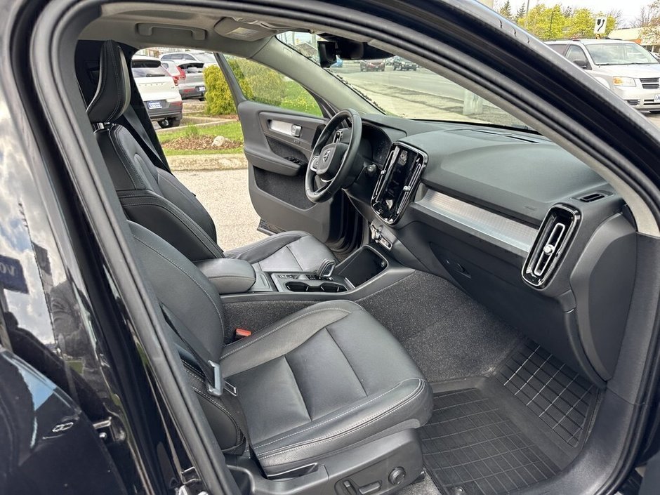 2021 Volvo XC40 Momentum-15
