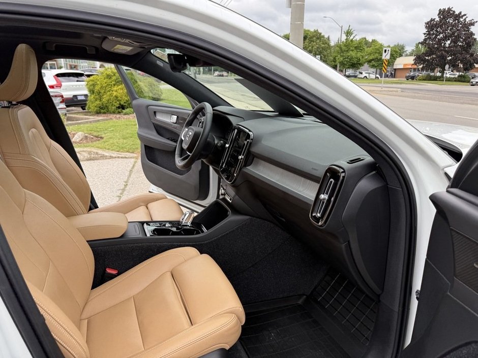 2021 Volvo XC40 Inscription-17