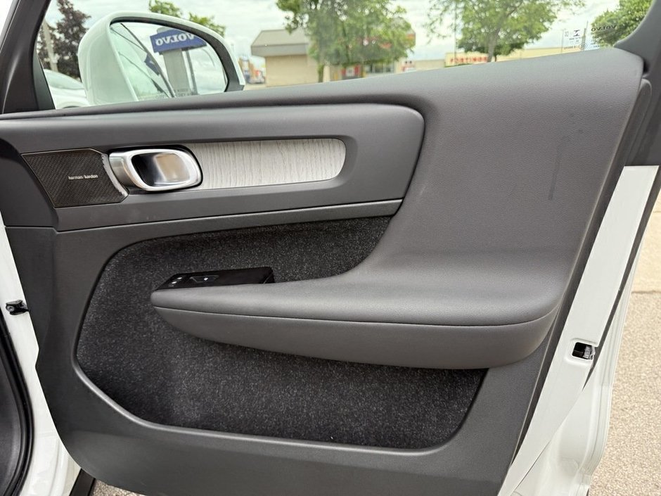 2021 Volvo XC40 Inscription-19