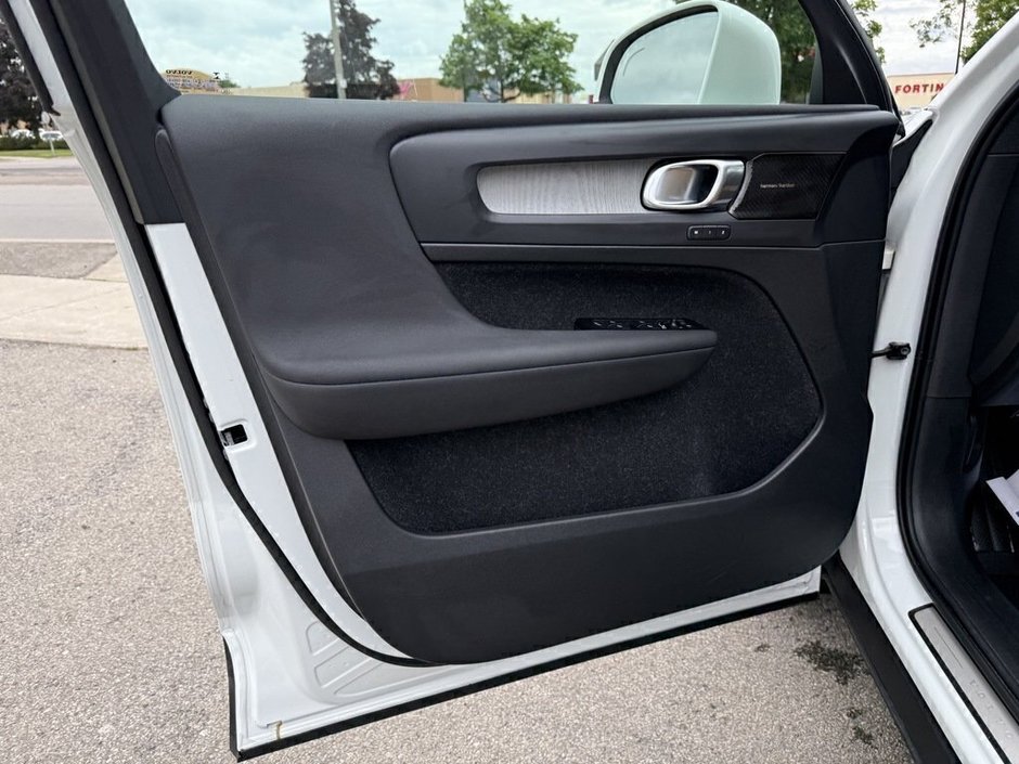 2021 Volvo XC40 Inscription-22