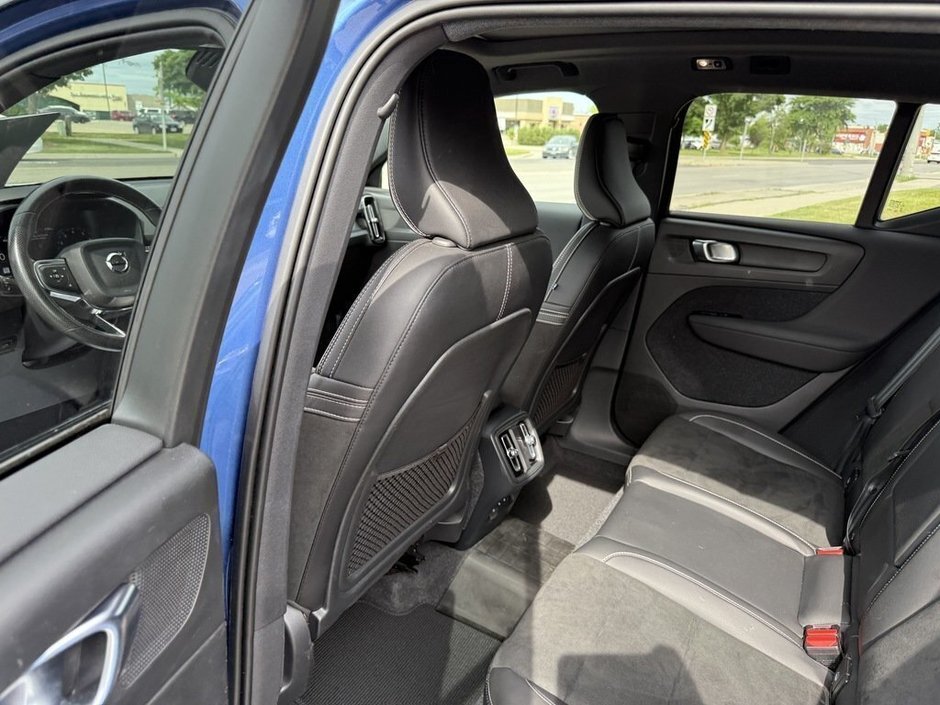 2021 Volvo XC40 R-Design-10