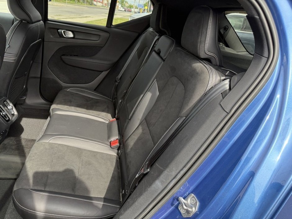 2021 Volvo XC40 R-Design-11