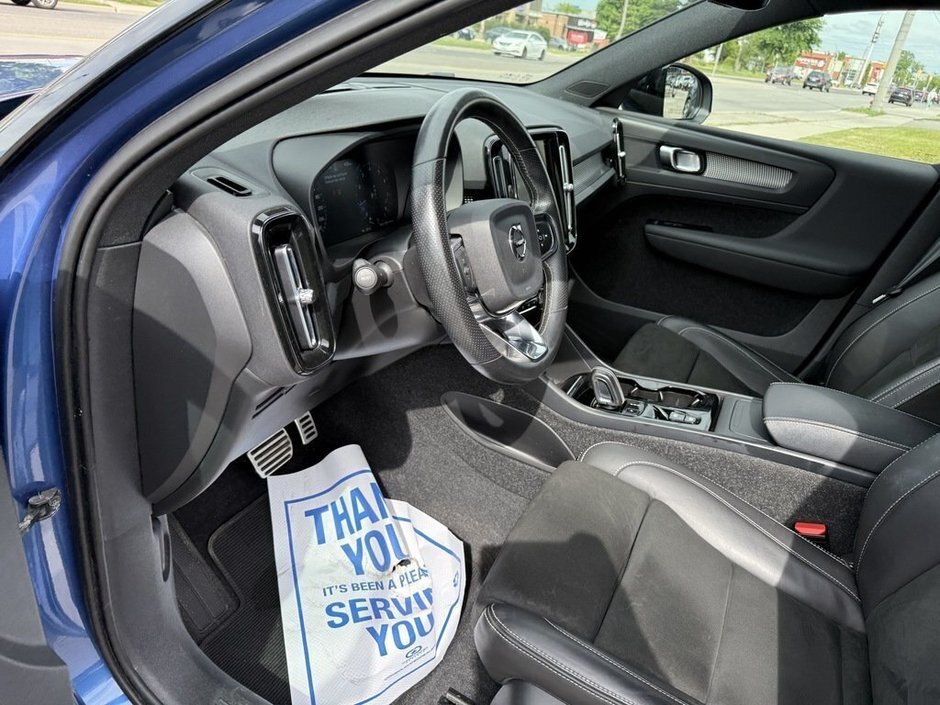 2021 Volvo XC40 R-Design-8