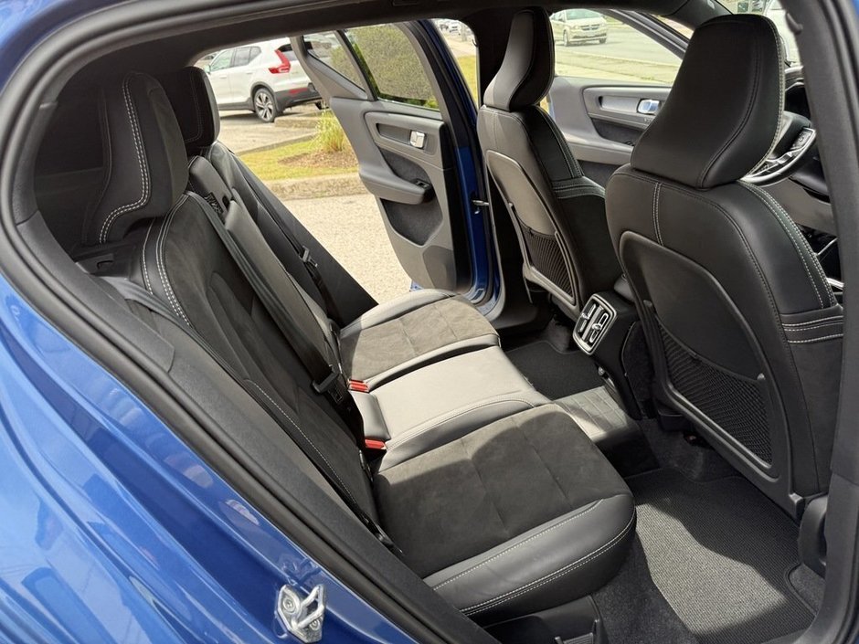 2021 Volvo XC40 R-Design-14