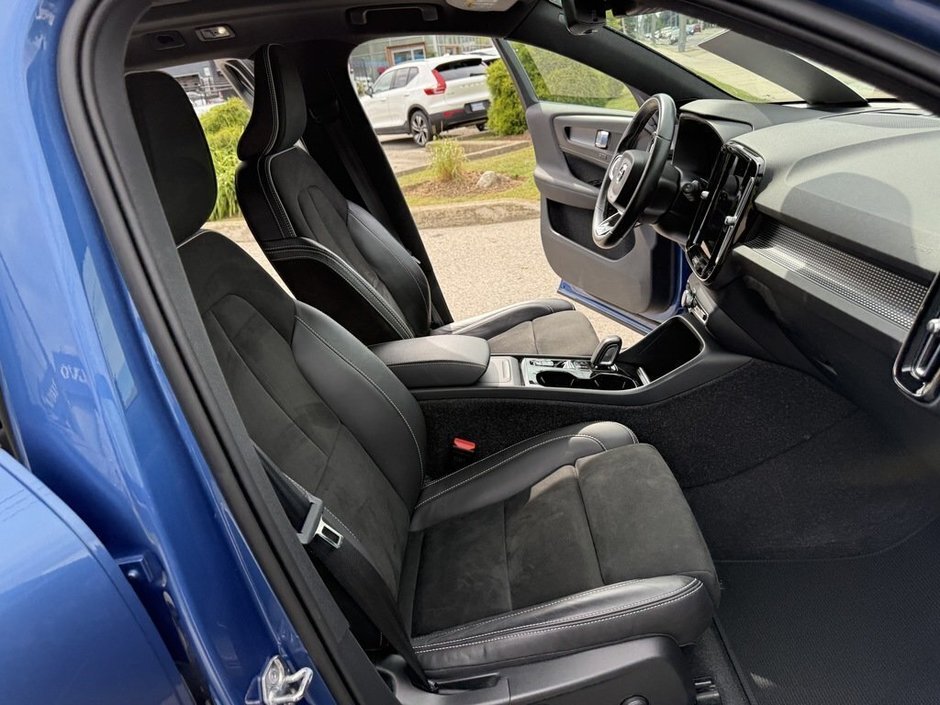 2021 Volvo XC40 R-Design-16