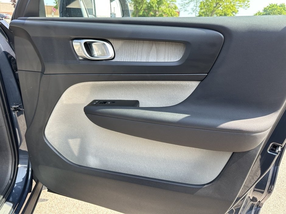 2022 Volvo XC40 Inscription-19