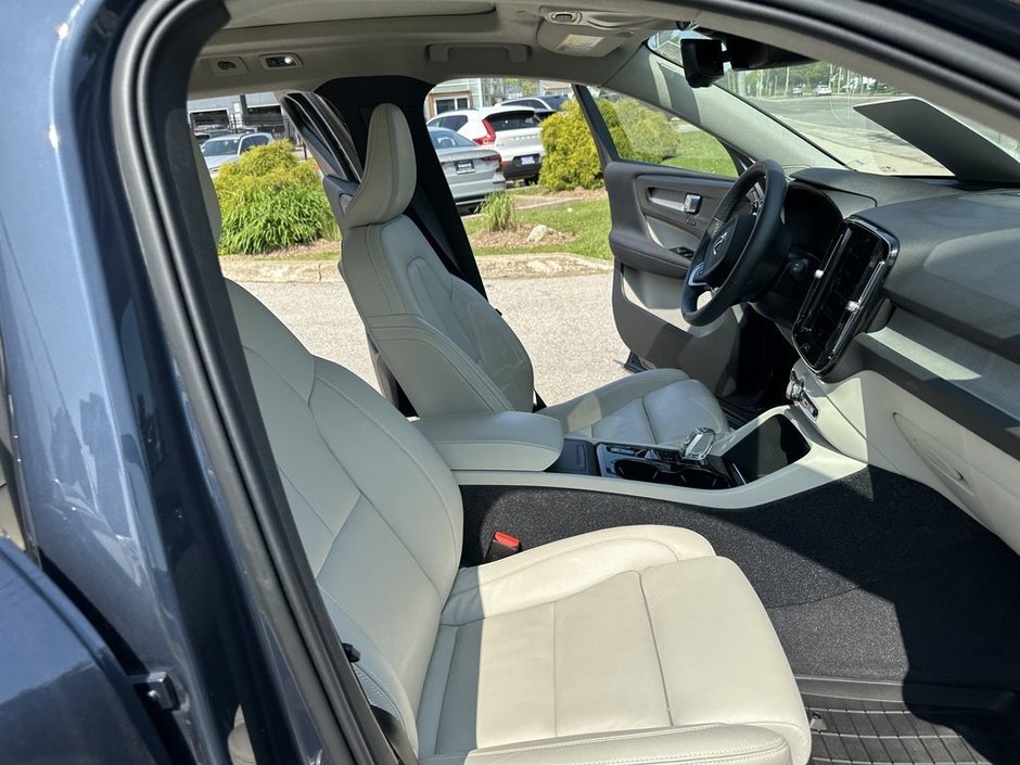 2022 Volvo XC40 Inscription-18