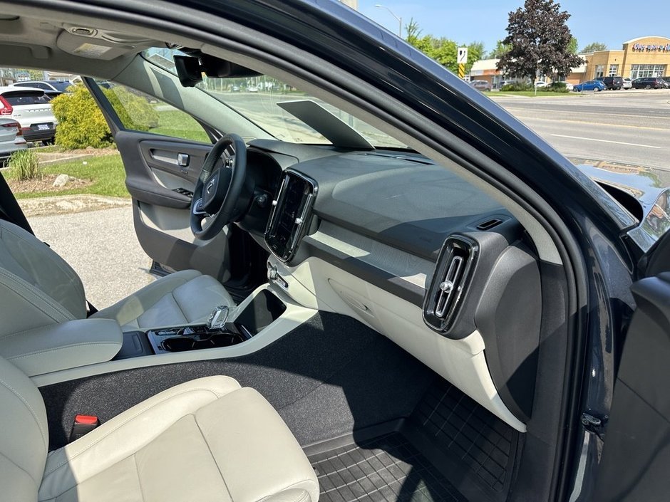 2022 Volvo XC40 Inscription-17