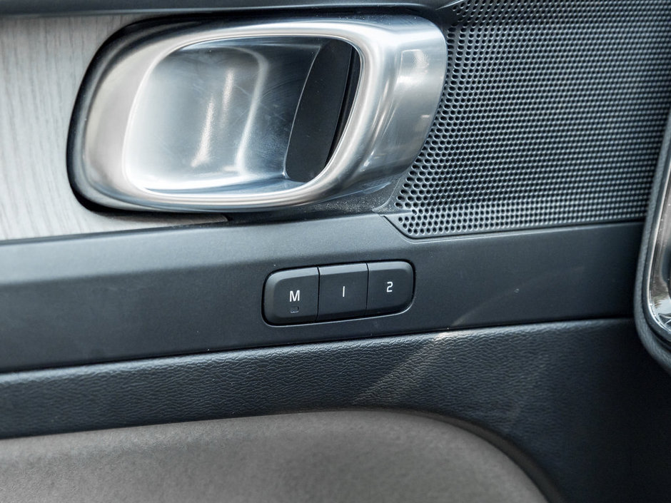 2022 Volvo XC40 Inscription-16