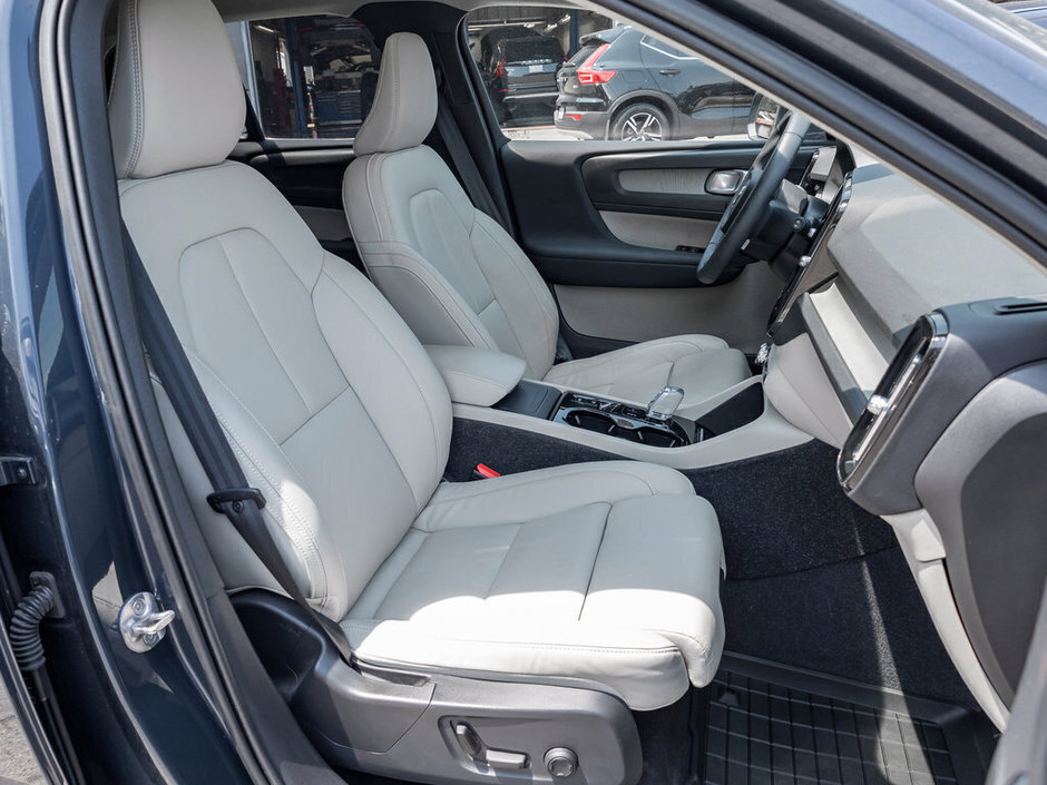 2022 Volvo XC40 Inscription-23