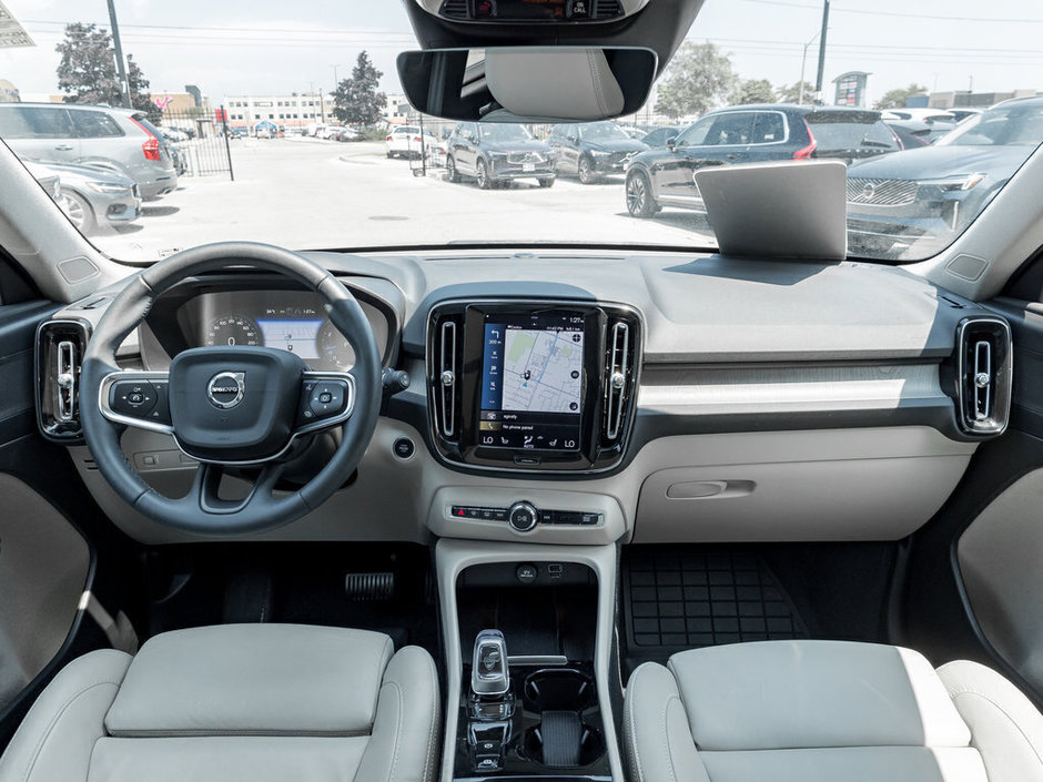 2022 Volvo XC40 Inscription-25