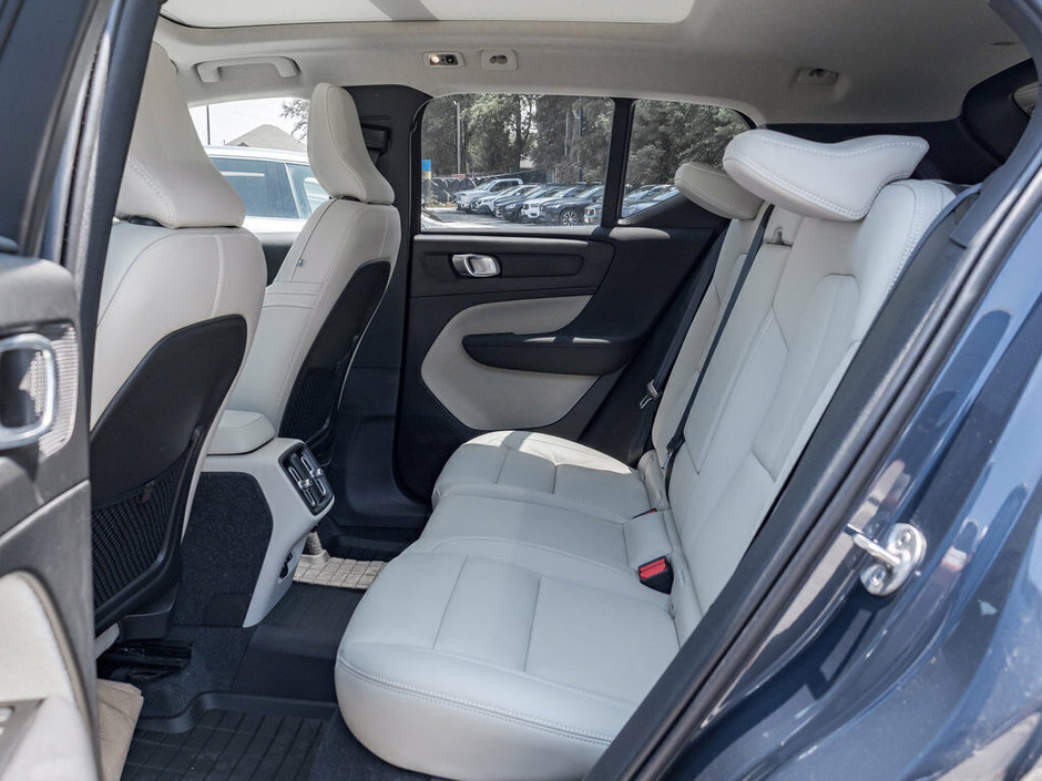 2022 Volvo XC40 Inscription-24
