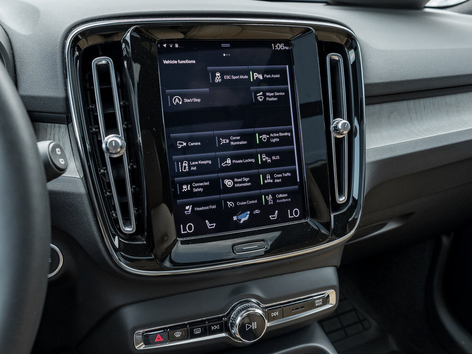 2022 Volvo XC40 Inscription-22