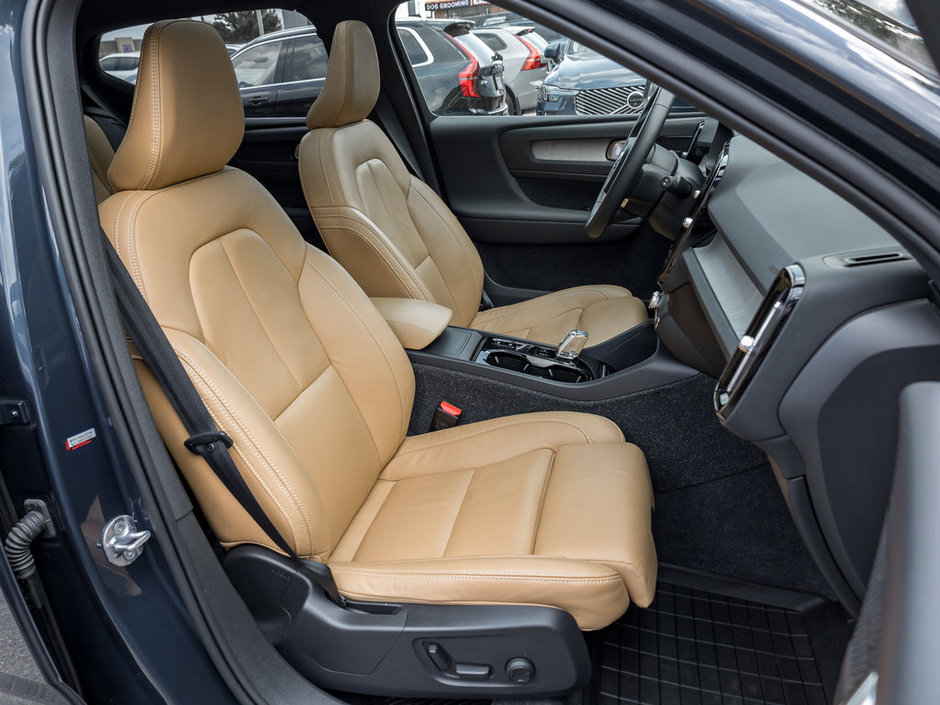 2022 Volvo XC40 Inscription-25