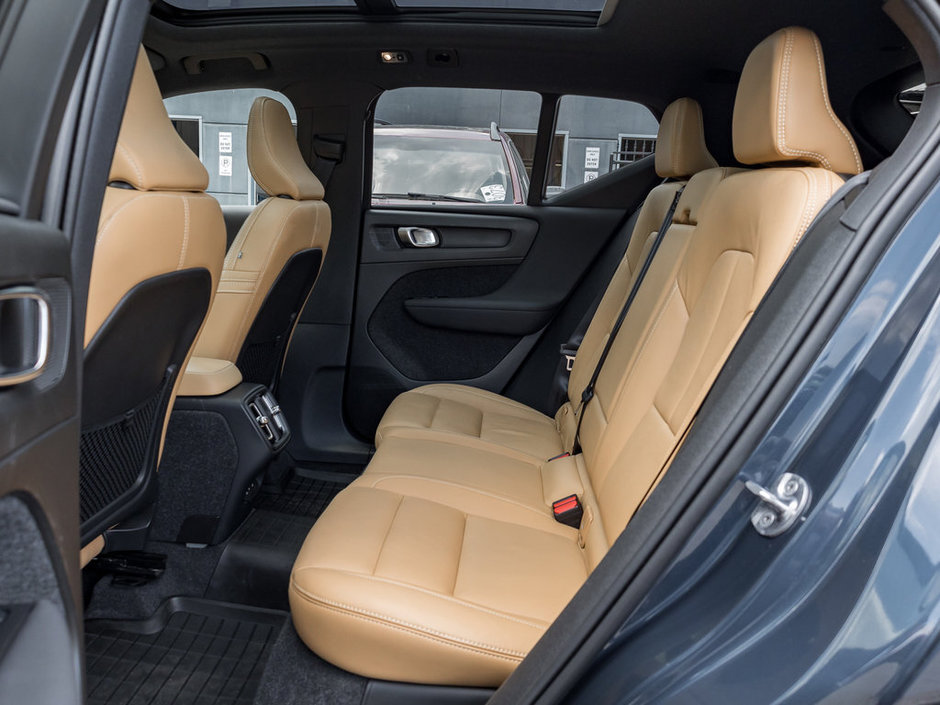 2022 Volvo XC40 Inscription-26